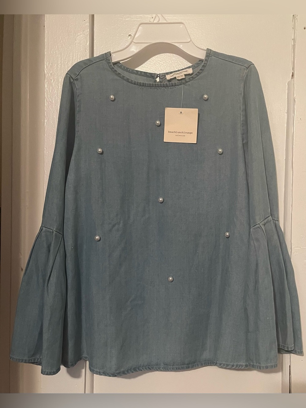 Nwt beachlunchlounge Light Blue Pearl-Accent Denim Blouse size xs
